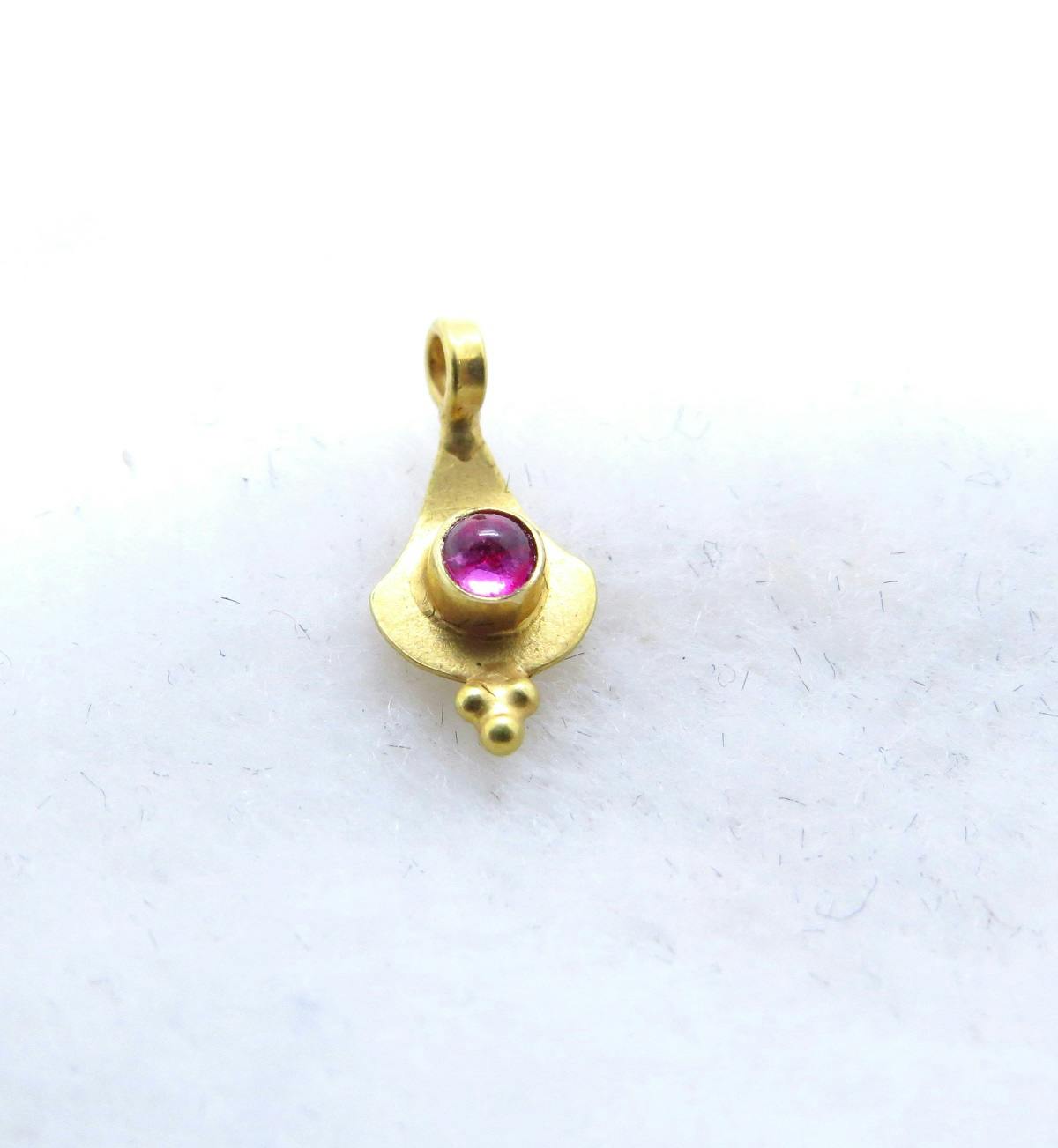 product-detail-gorgeous-18k-solid-gold-charm